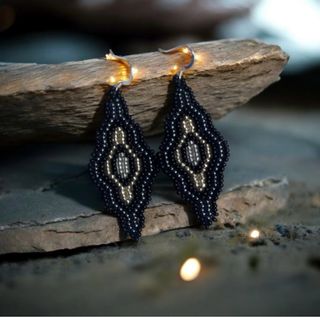 Pendientes de abalorios negros y plata