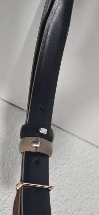 Cinturón de Piel Beige Hebilla Dorada Logo