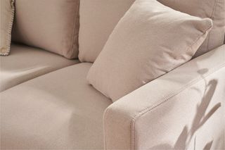 A ESTRENAR. Sofá 3 plazas tela beige y madera.