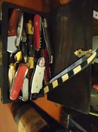 Navajas antiguas multiusos