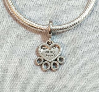 Colgantes Huellas y Corazones