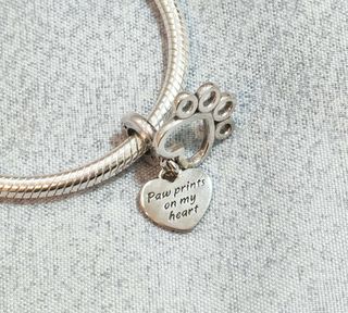 Colgantes Huellas y Corazones