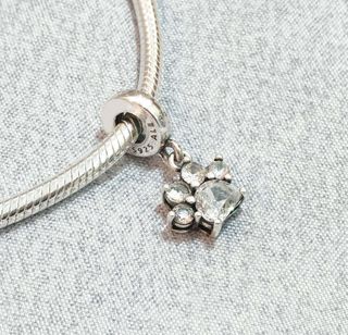 Colgantes Huellas y Corazones