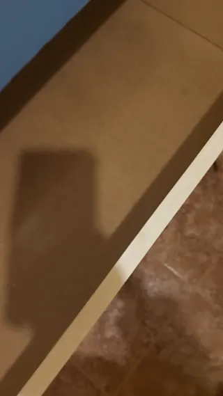 Cómoda de madera y plástico