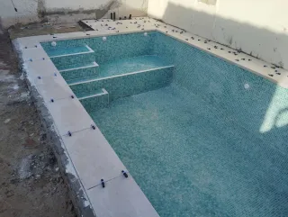 Construcción de piscinas - Azulejos cerámicos