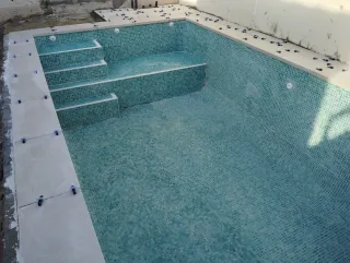 Construcción de piscinas - Azulejos cerámicos