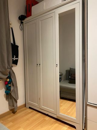 Armario Ikea blanco con espejos
