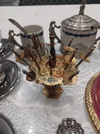 Lotto vintage: tazze, orologio, cornice