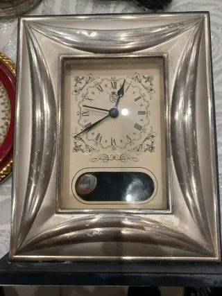 Lotto vintage: tazze, orologio, cornice