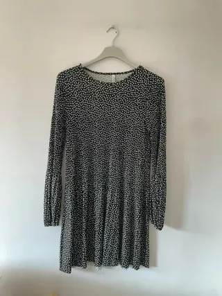 Vestido Stradivarius lunares