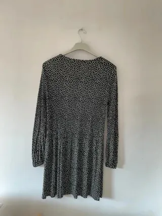 Vestido Stradivarius lunares