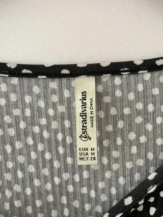 Vestido Stradivarius lunares