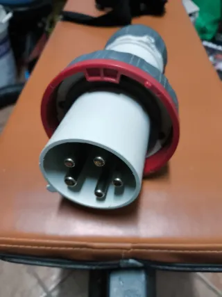 Clavija trifásica 63 Amperios