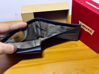 Cartera LEVIS de Piel Negra para Hombre Nueva