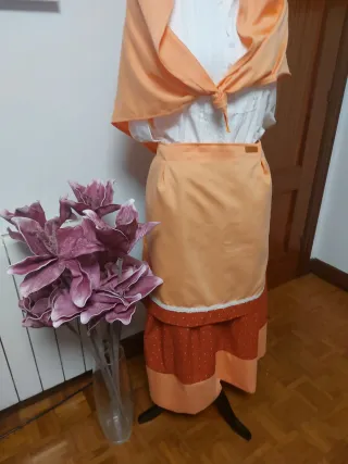 Traje de casera adulto naranja y blanco