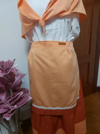 Traje de casera adulto naranja y blanco