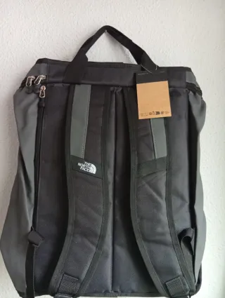Mochila The North Face gris y negra