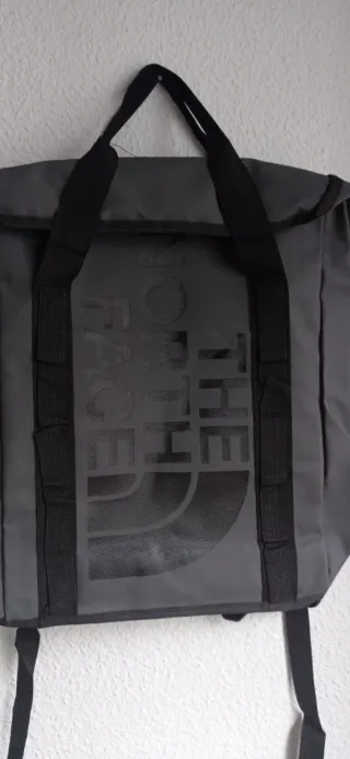 Mochila The North Face gris y negra