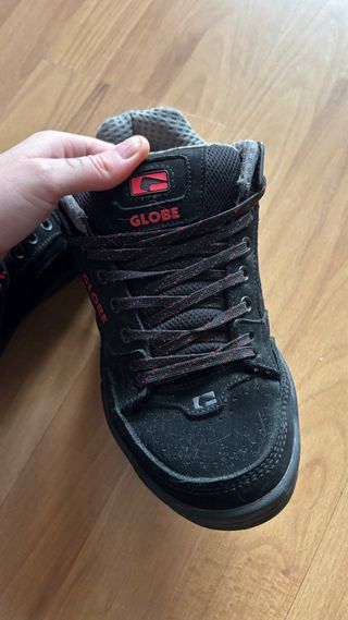 Zapatillas Globe Negras y Rojas Talla 38