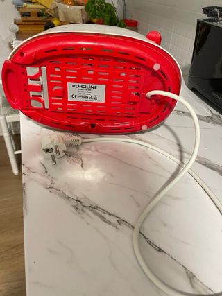 Tostadora Digiline Blanca y Roja. 750W