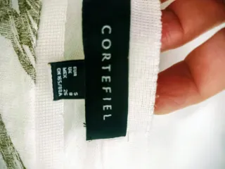 Camiseta cortefiel. Lino con flores y pedrería