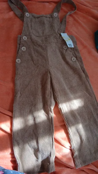 Petos de pana marrones de chicas