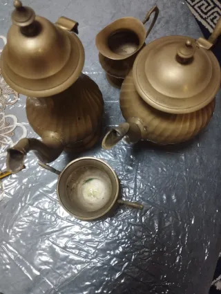 Set di teiere antiche in bronzo dall'India