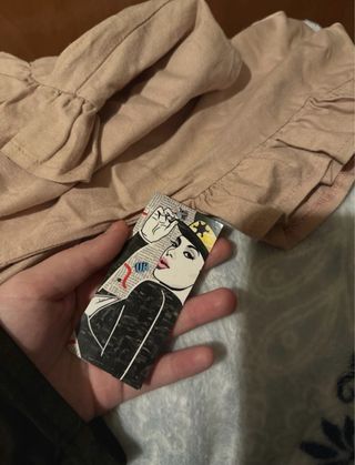 Vestido beige/rosa con volantes