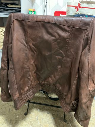 Chaqueta de cuero marrón