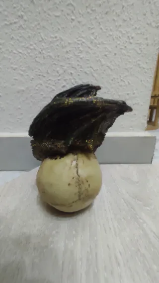 Figura Dragón sobre Calavera