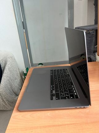 MacBook Pro 15” i9 32GB RAM 1TB SSD 2018