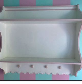 Estantería/perchero grande blanca y rosa