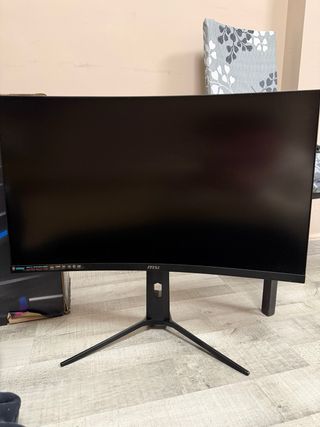 MSI Ordenador Sobremesa + 2 Monitores 4K