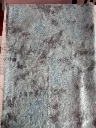 Retal de punto con flores bordadas