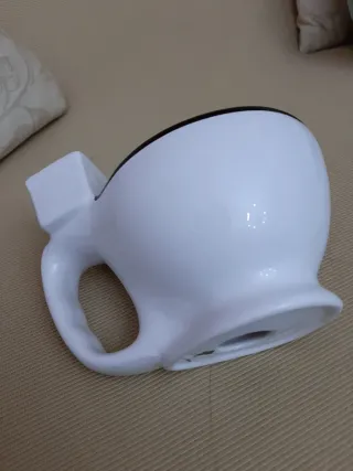 Tazza a forma di vaso in ceramica