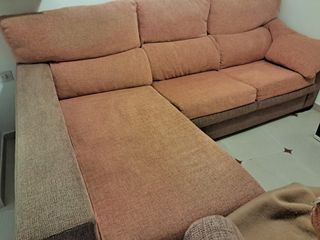 Sofá chaiselongue tela naranja y marrón