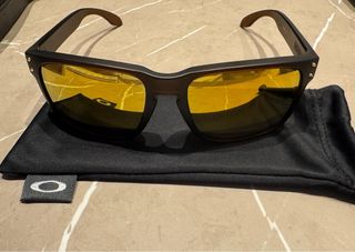 Gafas Oakley Holbrook Marrón y Dorado