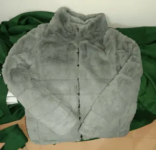 Chaqueta de pelo gris