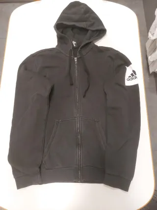 Sudadera Adidas con cremallera y capucha