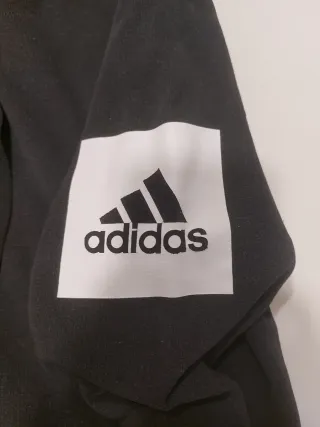 Sudadera Adidas con cremallera y capucha