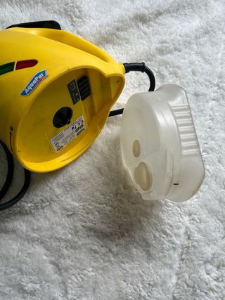 Limpiador a vapor amarillo