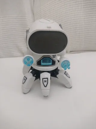 Robot futurista con movimiento y música