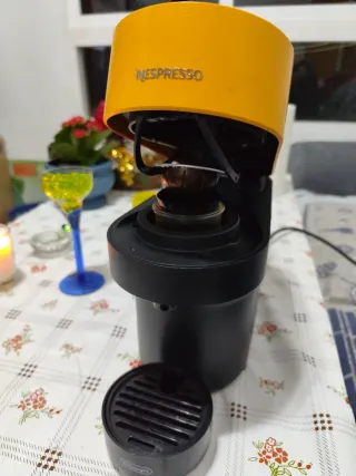 Cafetera Nespresso Vertuo Amarilla