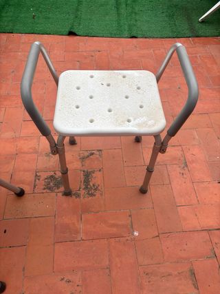 Silla de ducha con asas