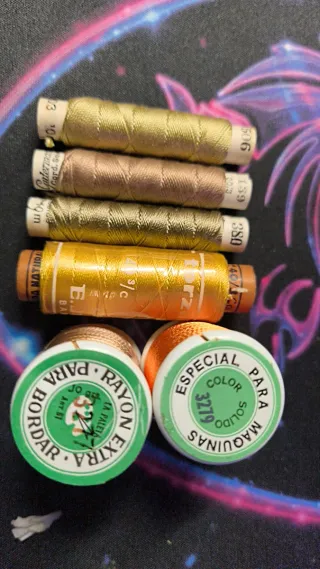 Lote 5 hilos seda bordar y maquinas