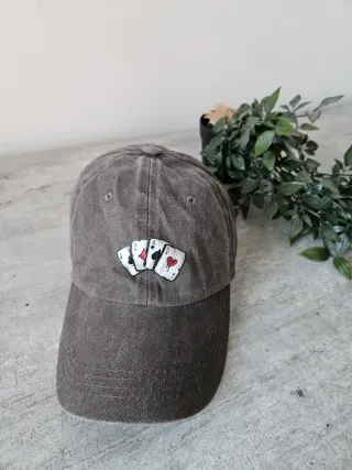 Berretto vintage con carte da gioco