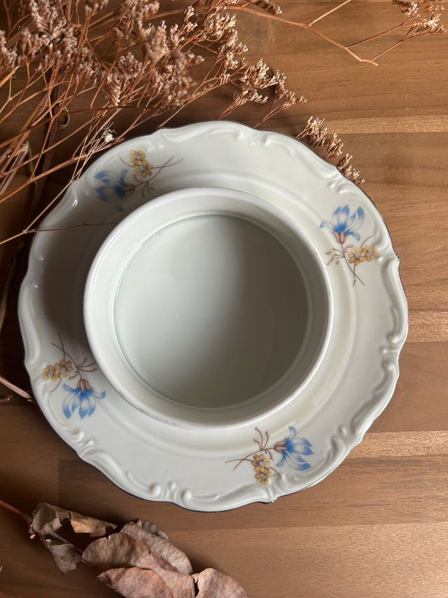 Mantequillera de porcelana alemana  flores azules