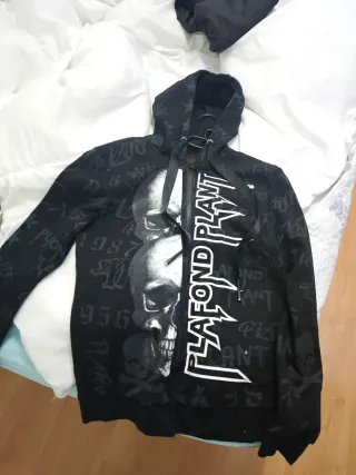 Chaqueta Sudadera Negra con Calaveras