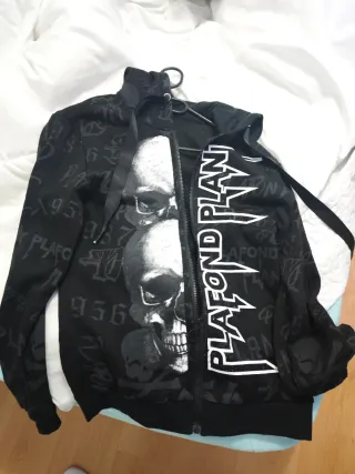 Chaqueta Sudadera Negra con Calaveras