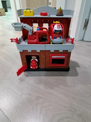Estación de bomberos de juguete